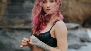 sutia preto mulher sorrindo lingeries para Peitos Pequenos