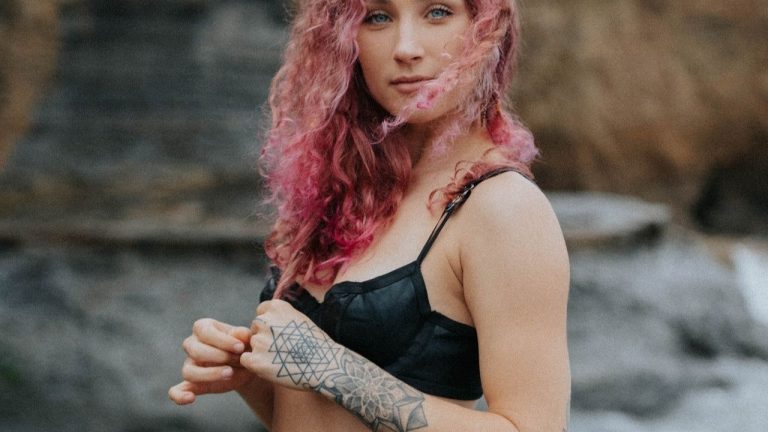 sutia preto mulher sorrindo lingeries para Peitos Pequenos
